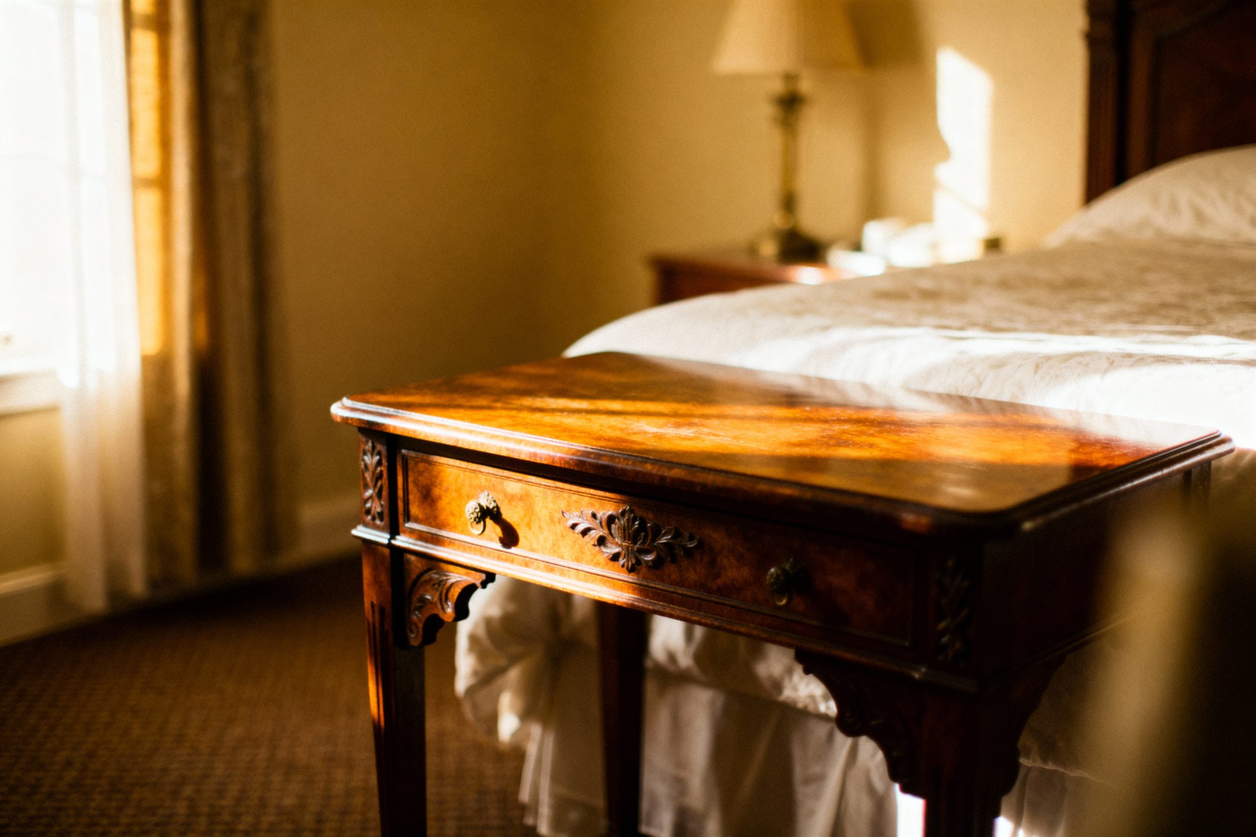 pexels-michal-pech-213601-757318 (1) antique night table