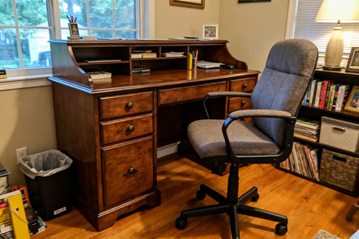 Bassett Desk Designs: Timeless Style for Your Home Office