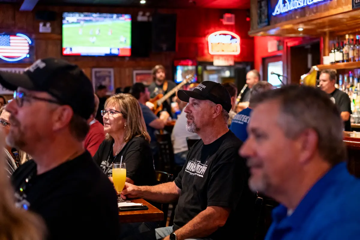 pexels-michal-pech-213601-757318 (1) Patrons enjoy live music at Mainstream Bar & Grill West with a sports game on TV